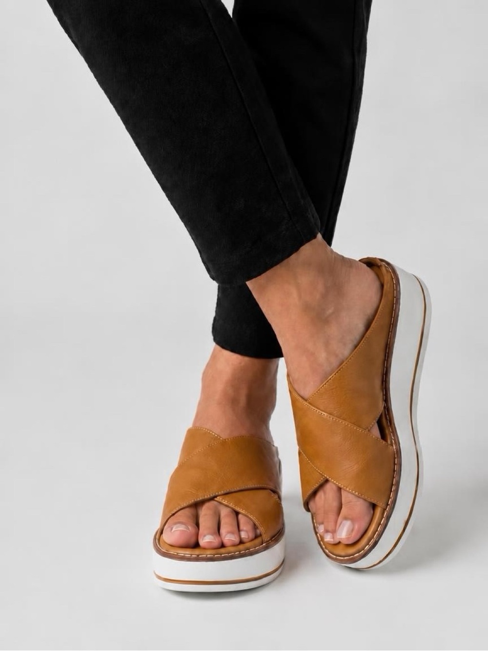 Silent D Cognac Leather Crisscross Platform Slide Sandals EU 39 / US8-8.5 - Picture 2 of 8